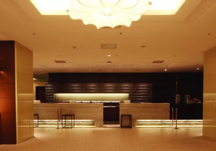 札幌東急REIホテル × フロント