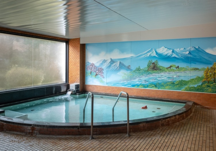 銭湯には薬草が豊富にブレンドされており、体の芯まで温まることができます。