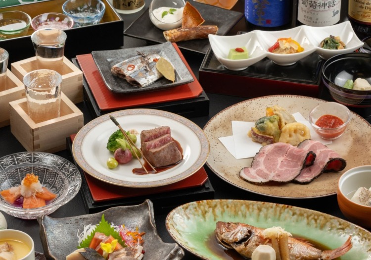 島根の旬が詰まった会席料理。季節ごとの彩りで驚きと感動を届けます。