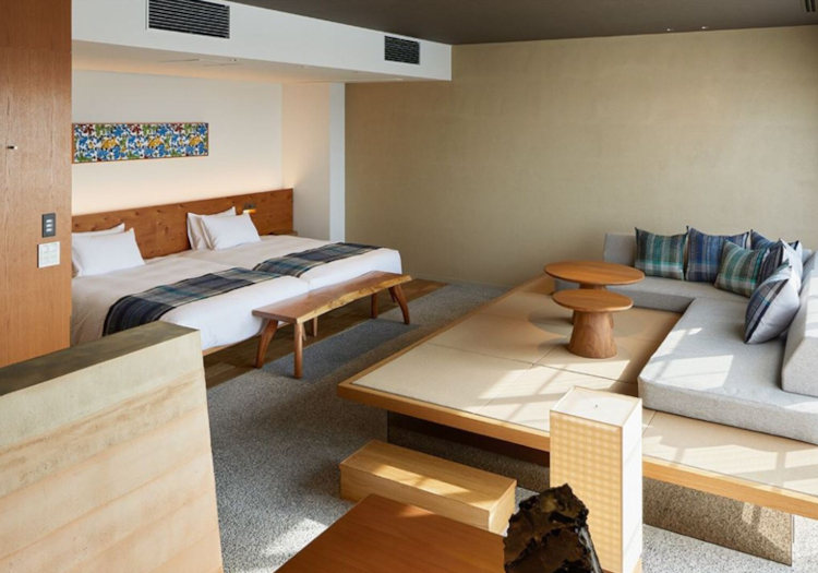 ホテル ストレータ那覇 × レストランサービス