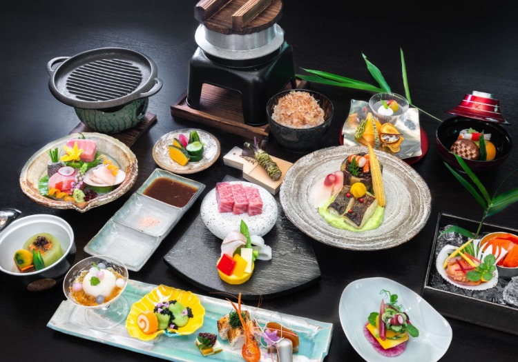 会席料理は伊豆の味覚を詰め込んだ、和食ベースの会席料理です。