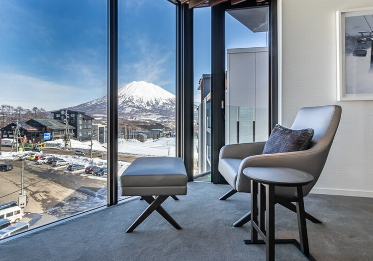 羊蹄山が見える部屋でゆっくりとした時間を提供しています。