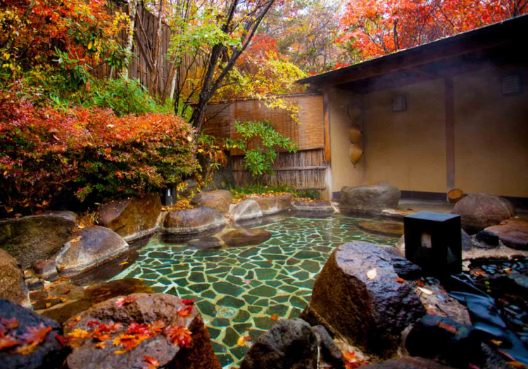 たてしな藍 × 仲居