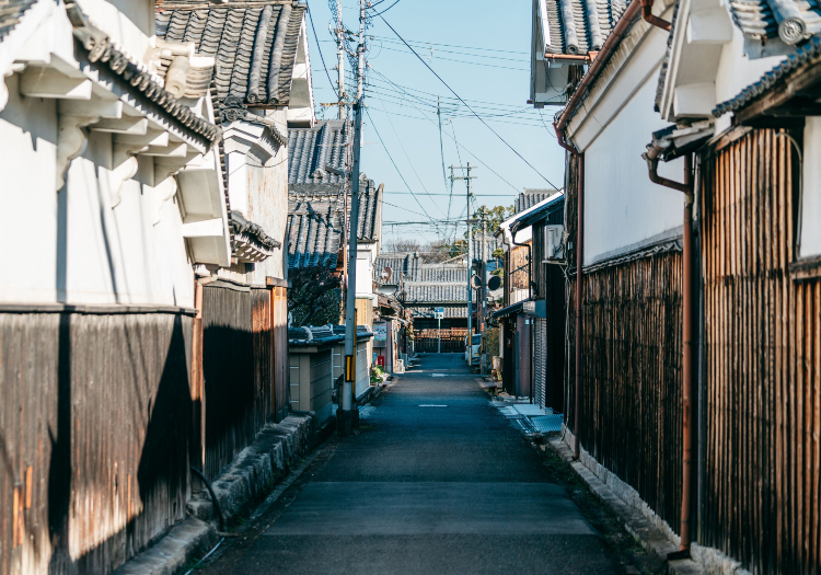 江戸時代から続く陣屋町・御所まちは趣ある町並みです