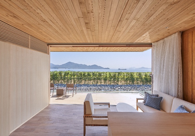 水辺のヴィラでは、オーストリアで生まれた独自の木造素材を全面的に使用しています