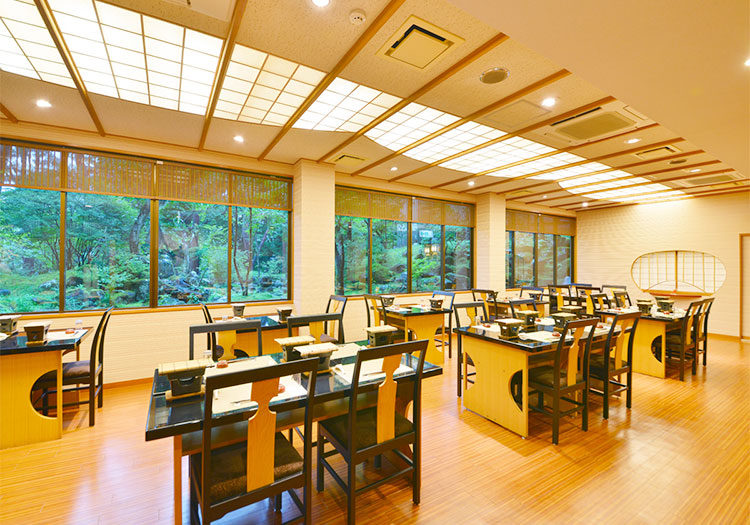 料亭宵むらさきの様子。他の宿泊施設の板前からも「料理が美味しい」と評判です