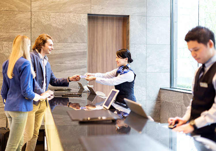 海外からのお客様対応で、外国語に困っても安心！本社の専任スタッフがフォローします。