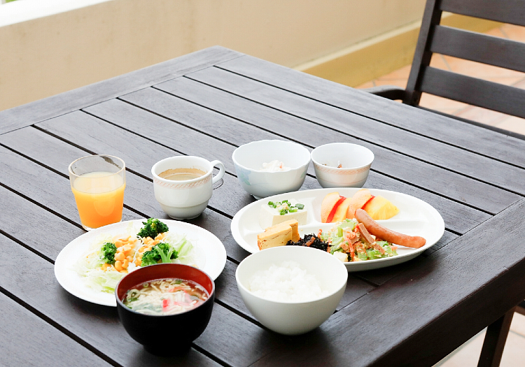 沖縄の家庭料理が味わえる朝食もお客様から人気です。