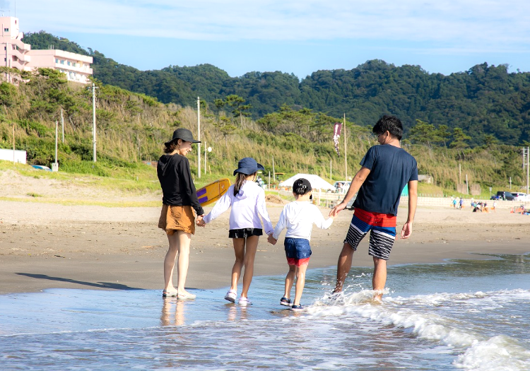 岩井海岸まで徒歩2分！潮風を感じながら気持ちよく過ごせるエリアです。