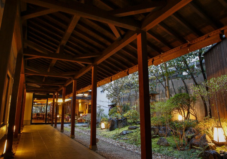 私たちとともに、150年以上受け継がれてきた「おもてなしの心」を届けませんか？