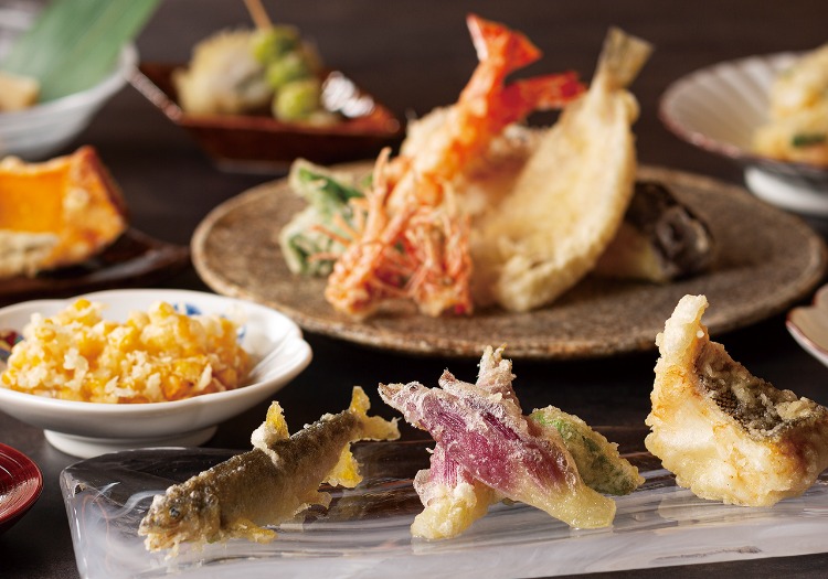 山の上ホテル × レストランサービス