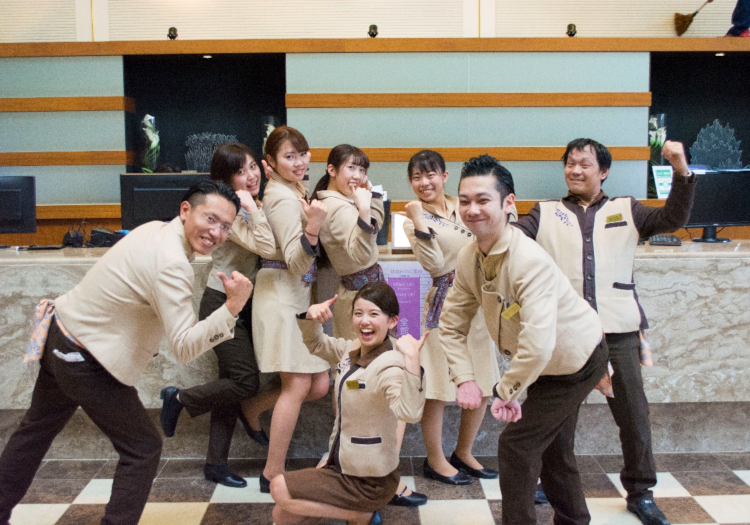 ホテルエピナール那須 × サービススタッフ