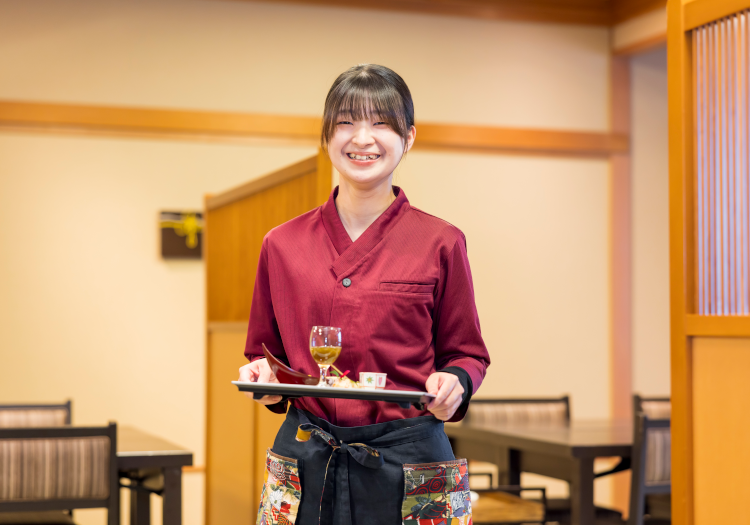 お客様同士が会話とお料理を楽しめる、上質で落ち着いたお食事処です