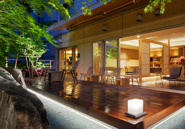 庭のホテル東京 × フロント