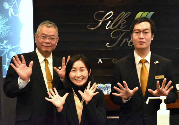 ホテル シルク・トゥリー名古屋 × フロント