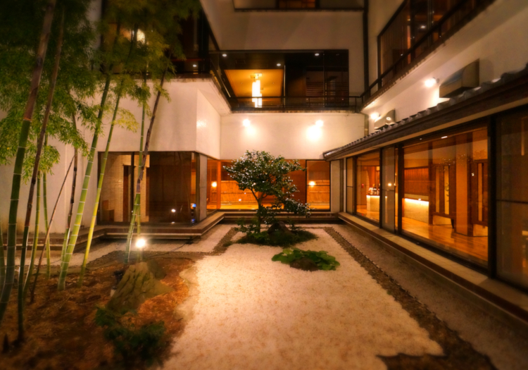男鹿温泉 結いの宿 別邸つばき × フロント