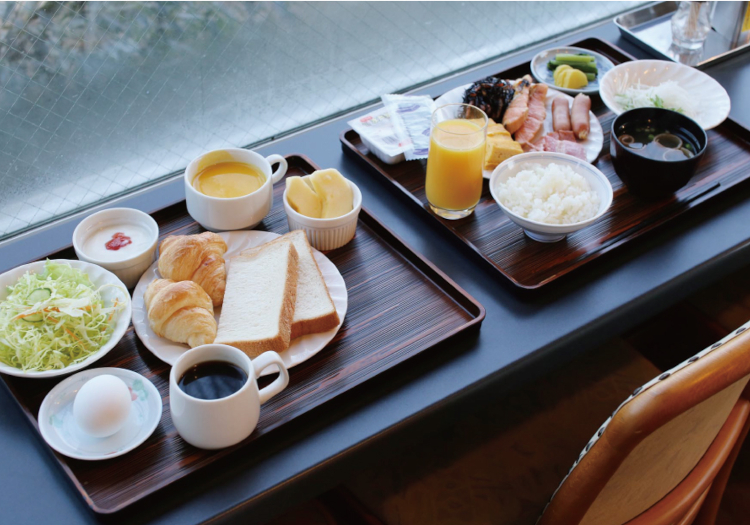 安曇野の美味しいお米を使ったごはん、信州松本の野沢菜など、朝食バイキングも人気！