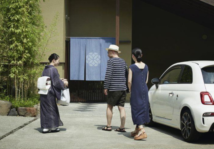 お客様のお出迎えからお見送りまで、一番近くで接するやりがいの大きなポジションです。