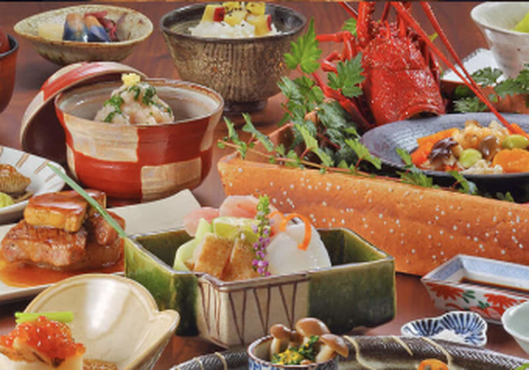 当社自慢の「うち山流懐石料理」で、贅沢な味覚をお楽しみいただけます。