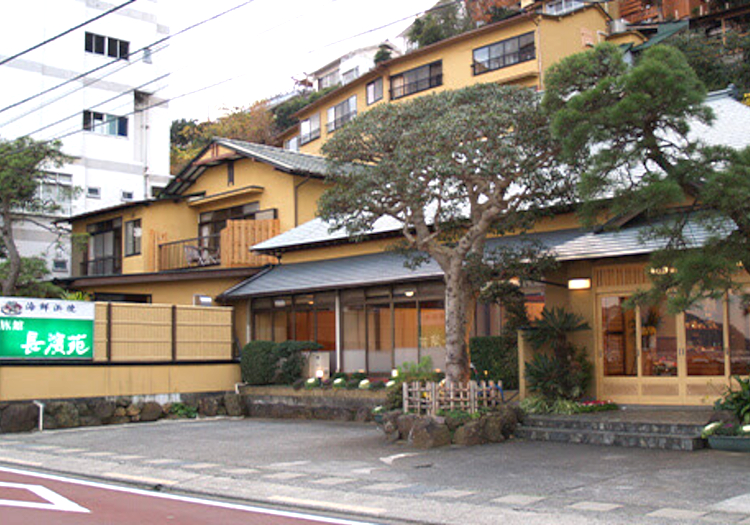 長濱苑 × サービススタッフ