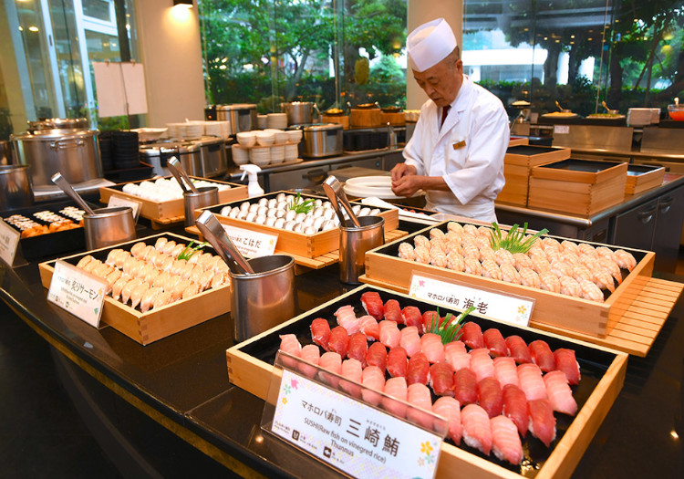 三崎港直送のマグロの握りがズラリ！見ているだけでワクワクします。