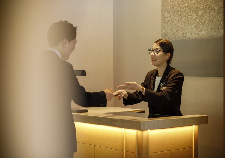 ROKU KYOTO, LXR Hotels & Resorts × フロント