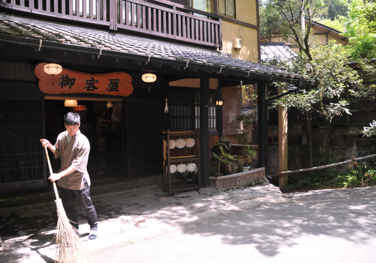 創業300年を迎えた古き良き温泉旅館。食へのこだわりは創業以来変わりません。