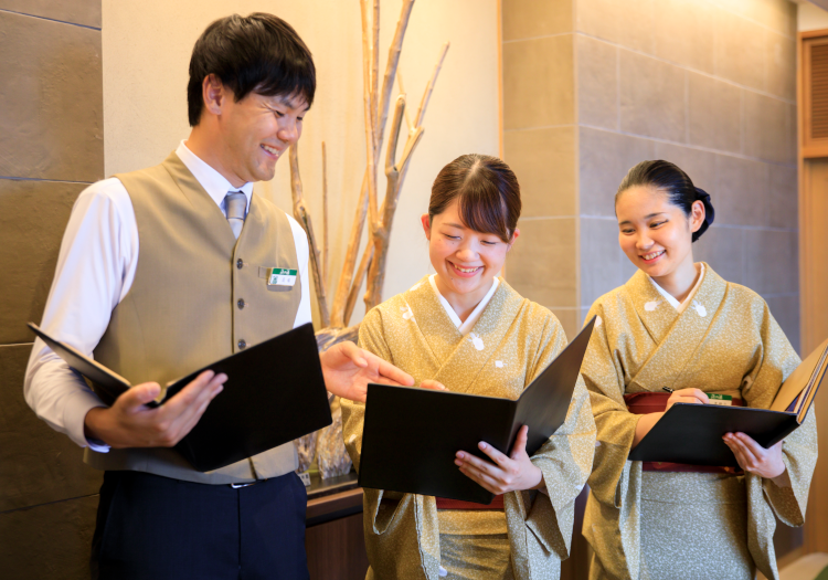 スタッフの8割が20代！和やかでありつつ活気のある雰囲気です。
