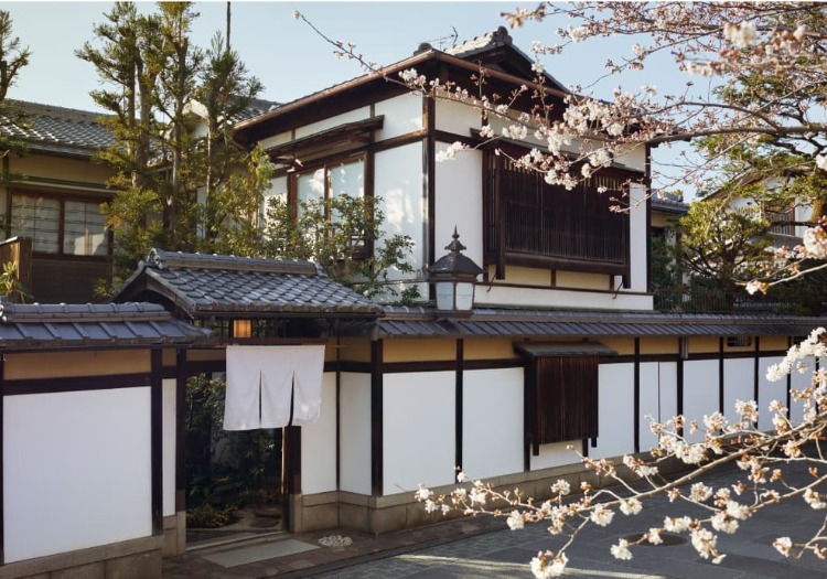 HOTEL VMG RESORT KYOTO × サービススタッフ