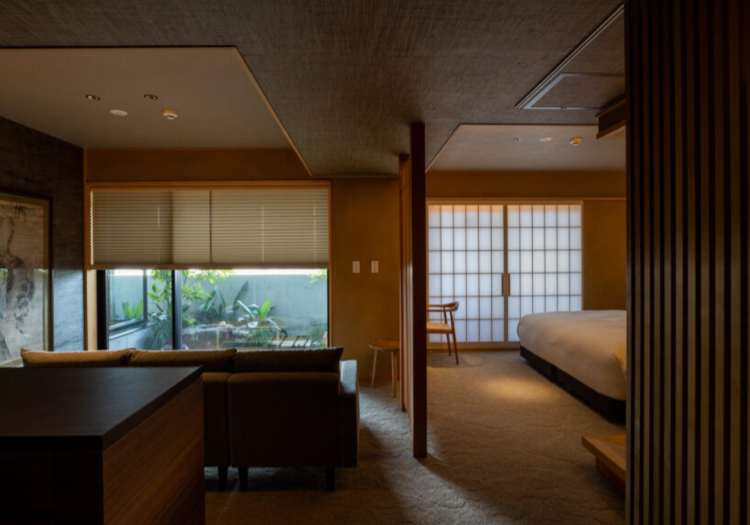 東山 四季花木 × フロント