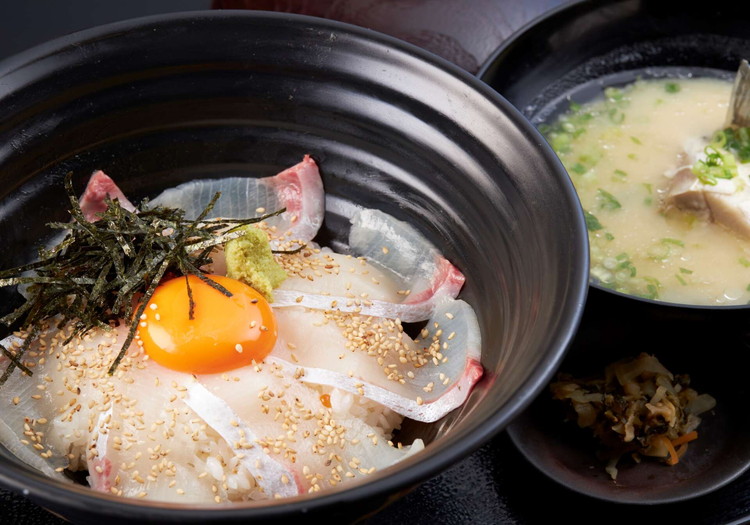 伊王島漁港で朝水揚げされた、新鮮な魚介類を活かしたお料理をご提供しています！