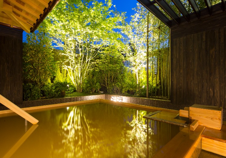 旅の疲れを癒せるよう、自家源泉の天然温泉を完備しております