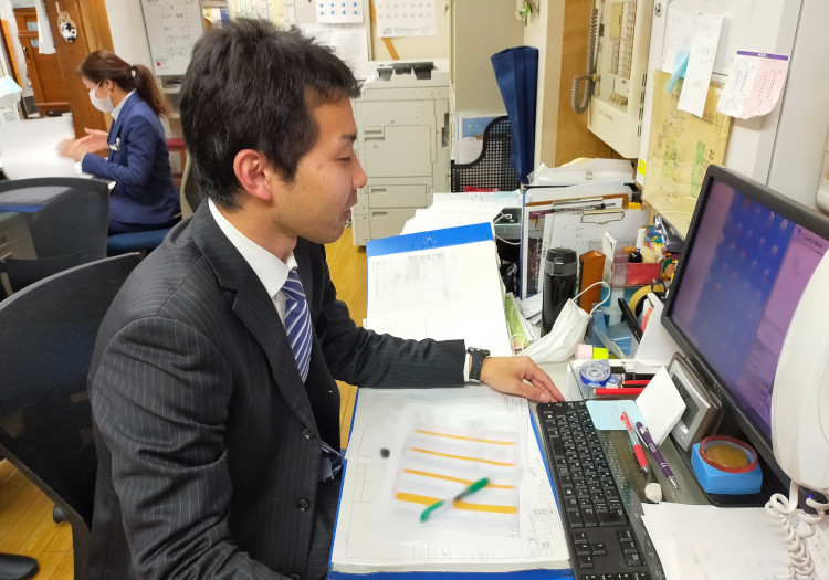 予約の受付や事務処理といった、デスクワークもお任せします。