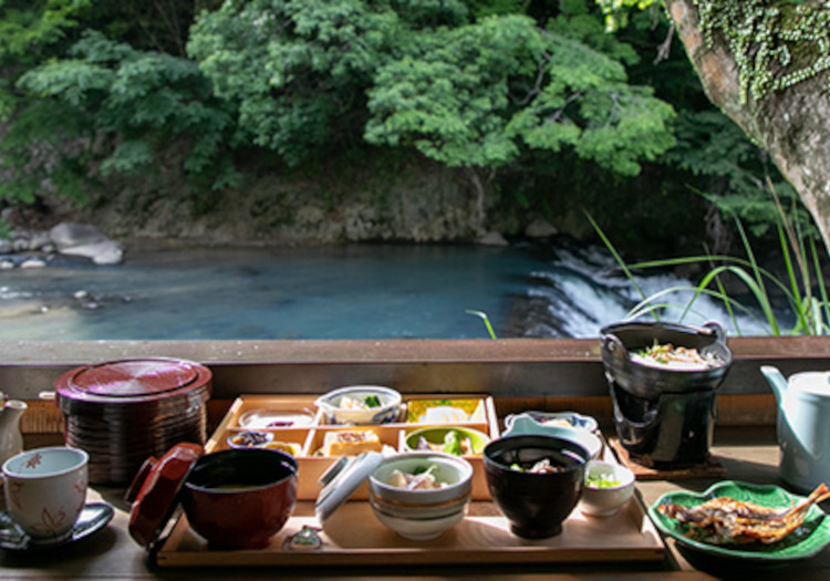 当館は、夕食・朝食ともに部屋食でご提供しています。