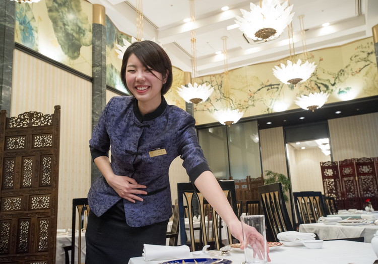 株式会社阪急阪神ホテルズ（近畿エリア） × サービススタッフ