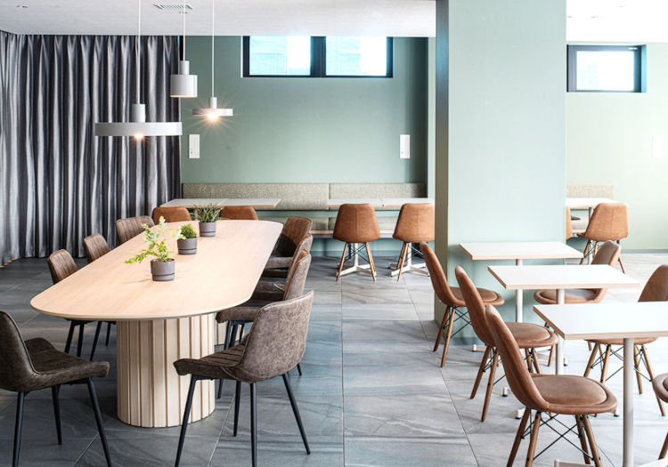 ベッセルイン高田馬場駅前 × 支配人・副支配人・女将