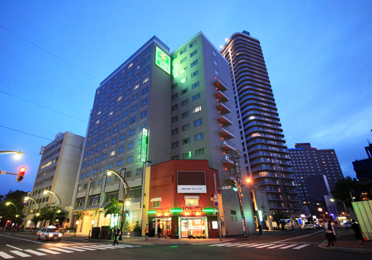 ベッセルイン札幌中島公園  × 支配人・副支配人・女将