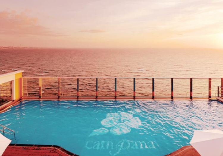 ベッセルホテルカンパーナ沖縄 × 支配人・副支配人・女将