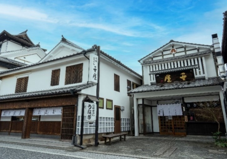 当社系列の鰻のひつまぶし専門店「日田まぶし千屋」は、行列ができる店へ成長しました。