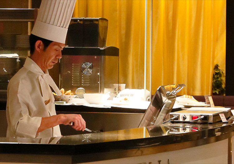 館内にはブッフェ・和食・鉄板焼レストランもあり、お食事のご利用も多いです。