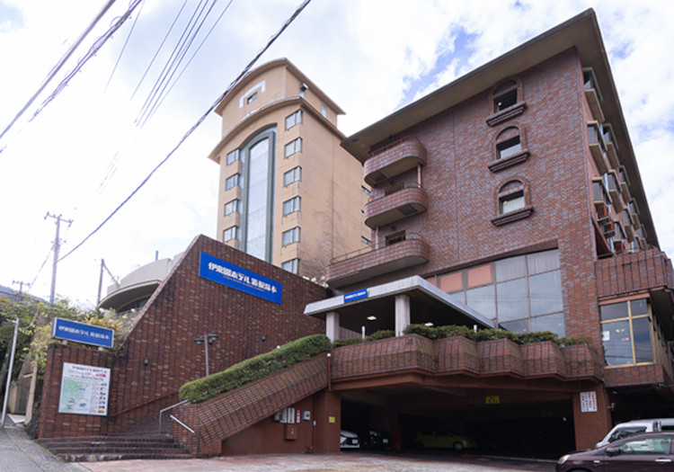 伊東園ホテル箱根湯本 × サービススタッフ