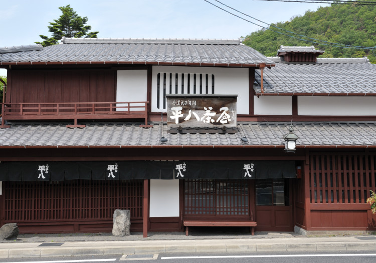 天正年間（安土桃山時代）、若狭街道の街道茶屋として創業。400年以上の歴史を誇ります