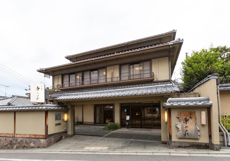 清水寺や祇園etc. 京都・東山エリアの観光スポットからほど近い立地が魅力です。