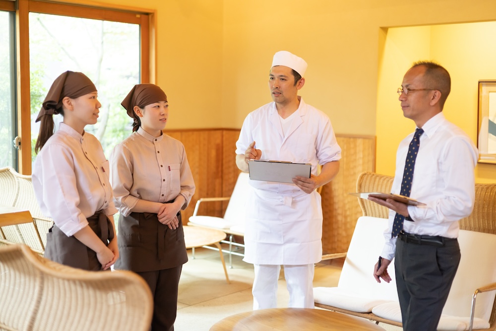 チームワーク重視！他部署と連携を取りつつ、料理長の観点から素敵な宿づくりを。