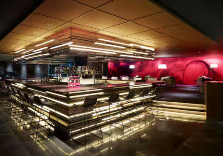 ヒルトン東京 × バーテンダー