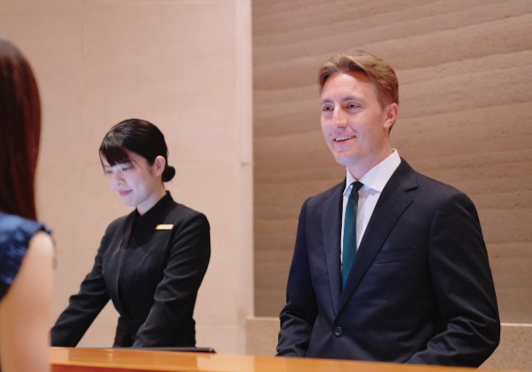 ザ・ペニンシュラ東京 × フロント