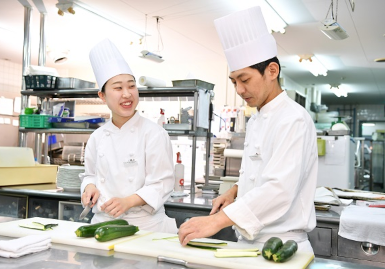 施設内に複数のレストランを運営。各店、季節の食材を用いたこだわりのお料理を提供中