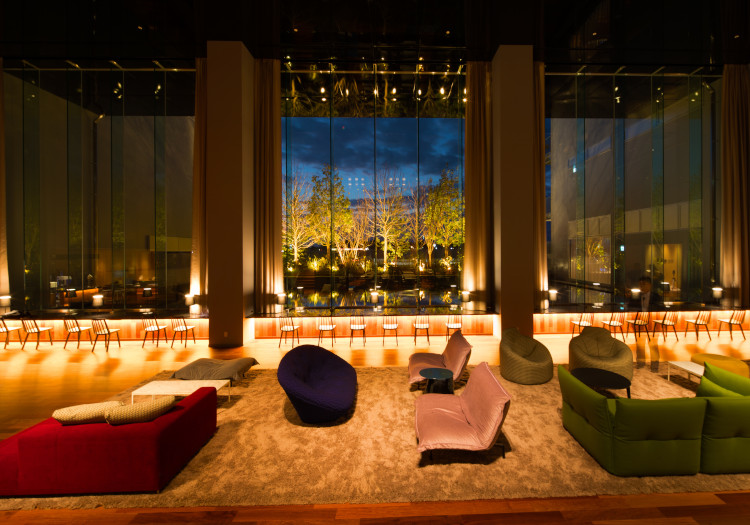 SPA&HOTEL水春 松井山手 × フロント