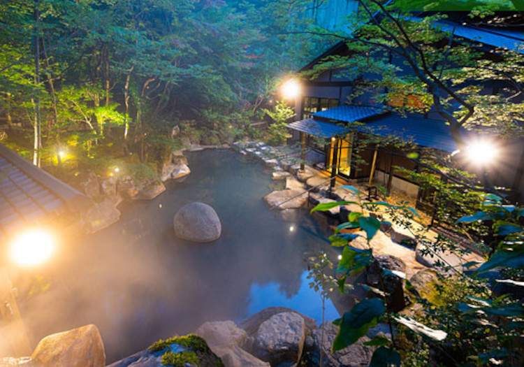 びょうぶ岩の絶景を眺めながらゆったり浸かれる露天風呂は、当館自慢の一つです