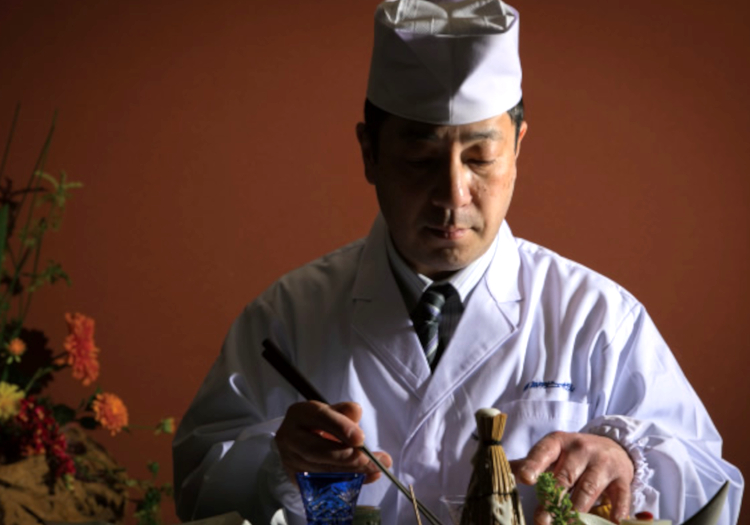 鳥羽の海で育まれた厳選食材を使用した贅沢な会席料理を提供